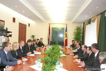 Премьер-министр Латвии находится с официальным визитом в Молдове