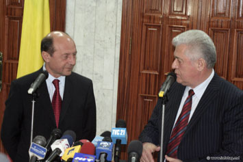 Президенты Молдовы и Румынии – Владимир Воронин и Траян Бэсеску – на встрече с журналистами  