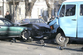 Очередное ДТП в Кишиневе. Трое раненых. 