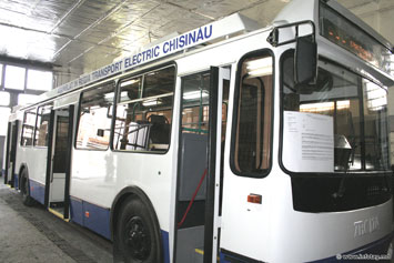 Первый троллейбус, собранный в Кишиневе, готов к эксплуатации