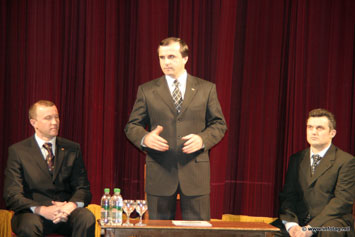 Премьер-министр Василий Тарлев в главном театра Молдовы  