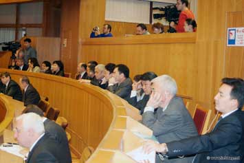 Делегация из Таджикистана на пленарном заседании Парламента 
