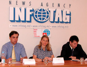 24.06.2004 SDC BEGINS 4TH PHASE OF ITS NGO SMALL GRANT PROGRAM  (NEWS CONFERENCE IN INFOTAG)