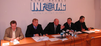 12.10.2004 BOARD CLAIMS LAND DISTRIBUTION WAS FULLY LEGAL (NEWS CONFERENCE IN INFOTAG)