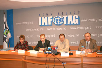 22.11.2006 MOLDOVAN PUBLIC DISSATISFIED WITH HOUSING REFORM PROGRESS