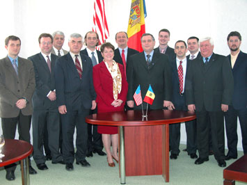 27.03.2006 МОЛДОВА СТАЛА 105 ПРЕДСТАВИТЕЛЬСТВОМ ТОРГОВОЙ ПАЛАТЫ США 27.03.2006 МОЛДОВА СТАЛА 105 ПРЕДСТАВИТЕЛЬСТВОМ ТОРГОВОЙ ПАЛАТЫ США