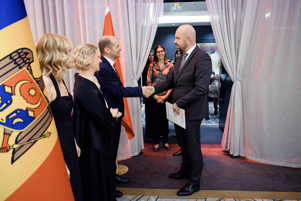 VICEPRIMINISTRUL FELICITĂ POPORUL ȘI GUVERNUL TURC CU OCAZIA ZILEI NAȚIONALE A TURCIEI